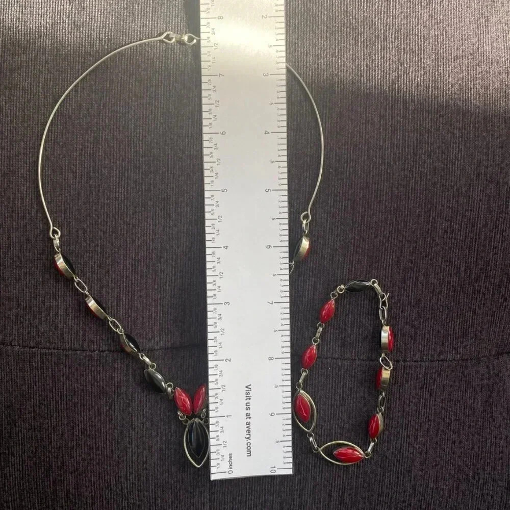 Vintage Art Deco Reversible Red and Black Teardrop Necklace and Bracelet Set - Picture 14 of 16